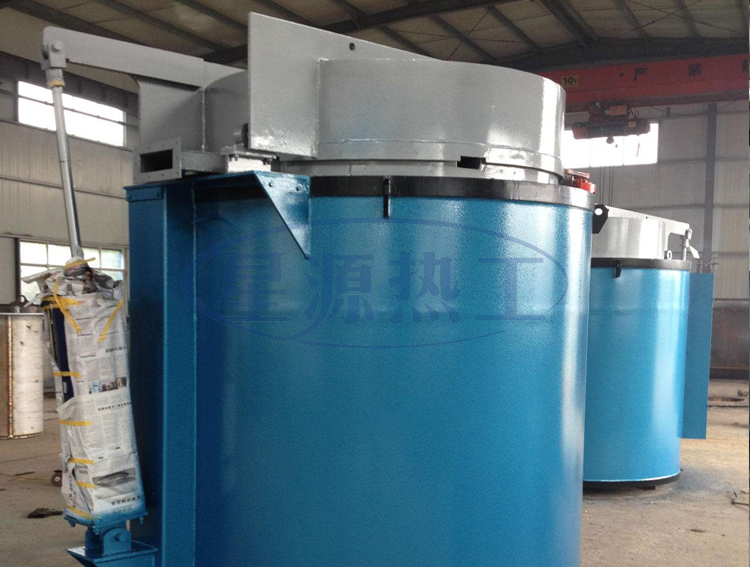 Liquid nitriding furnace